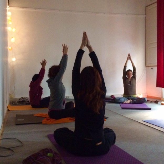 cours de yoga collectif gard
